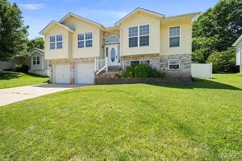 2325 Arkansas Dr, High Ridge, MO 63049
