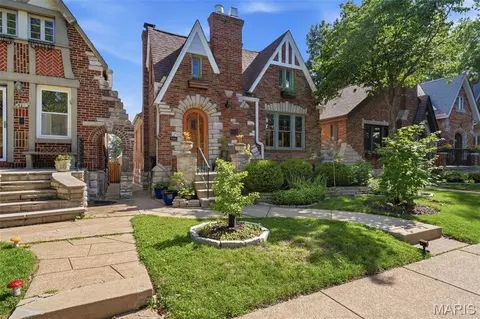 5724 Itaska St, Saint Louis, MO 63109