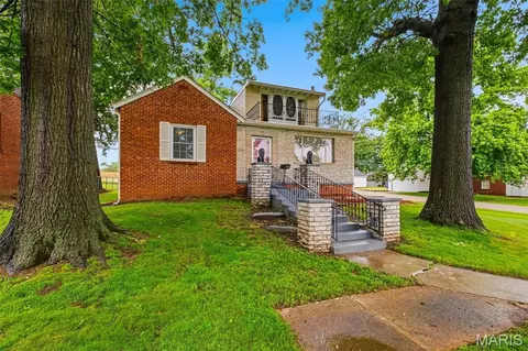 411 Cherry Ln, Warrenton, MO 63383