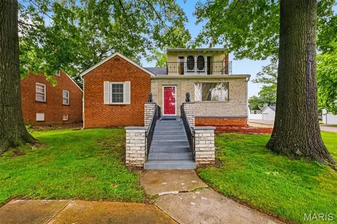 411 Cherry Ln, Warrenton, MO 63383