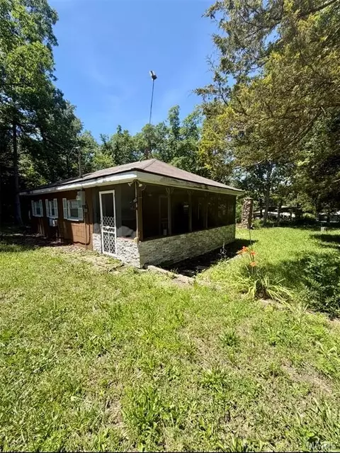 10036 Oak Dr, Bismarck, MO 63624