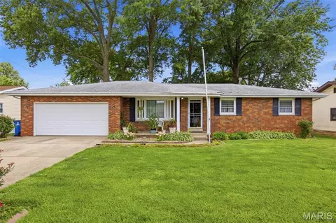 1618 24th St, Highland, IL 62249