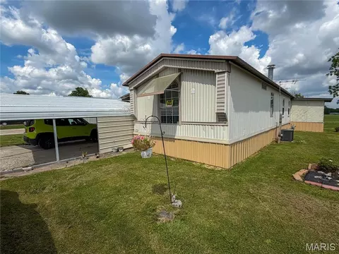 22574 Lake Westside Ln, Jerseyville, IL 62052