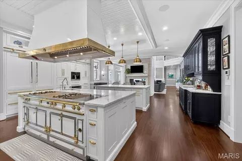 Kitchen - 39 Countryside Ln, Frontenac, MO 63131 photo 7 of 13