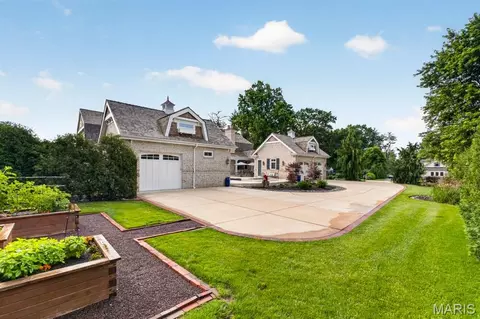 Exterior - 39 Countryside Ln, Frontenac, MO 63131 photo 8 of 18