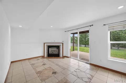 Living - 139 Kale Ct, Saint Robert, MO 65584 photo 2 of 2