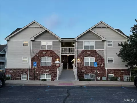 1934 Piedmont Cir, St. Peters, MO 63304