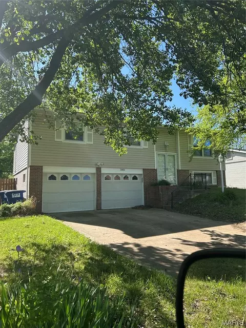 1001 Drexel Dr, Saint Charles, MO 63303