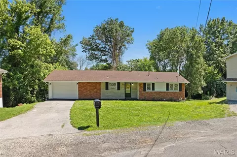 12 Highwood Cir, Belleville, IL 62223