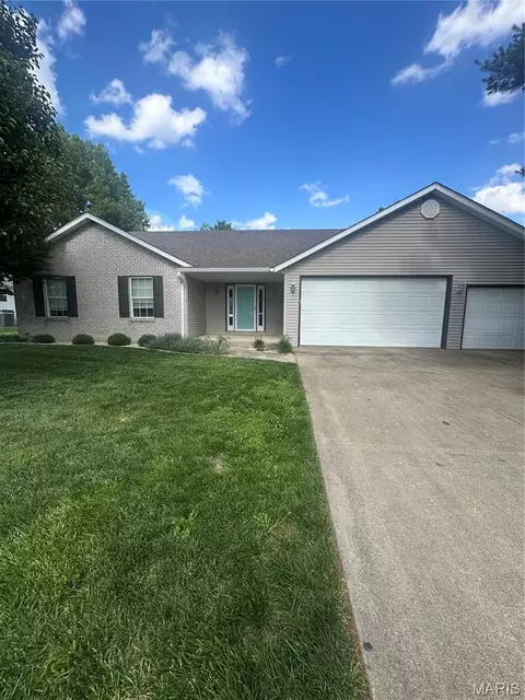 916 Crosswinds Dr, Belleville, IL 62221