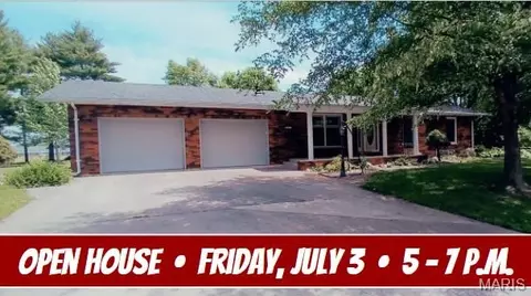 803 W Miller Dr, Staunton, IL 62088