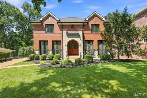 223 Lancaster Dr, Clayton, MO 63105