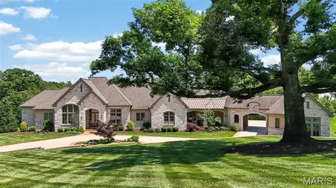 262 Dietrich Rd, Ballwin, MO 63021