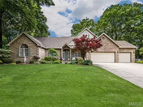 111 Timberwood Ln, Collinsville, IL 62234