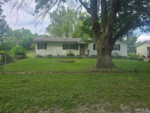 5223 Gay Ave, East St Louis, IL 62207
