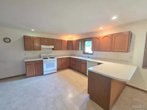Kitchen - 1210 White St, Canton, MO 63435 photo 3 of 6