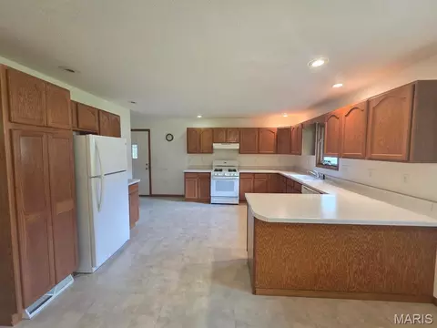 Kitchen - 1210 White St, Canton, MO 63435 photo 4 of 6