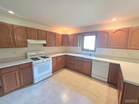 Kitchen - 1210 White St, Canton, MO 63435 photo 2 of 6