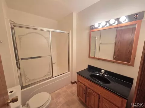 Bath - 1210 White St, Canton, MO 63435 photo 1 of 2