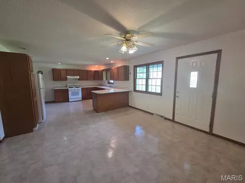 Living - 1210 White St, Canton, MO 63435 photo 2 of 6