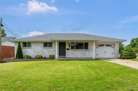 2501 Reav Tel Ct, Mehlville, MO 63125