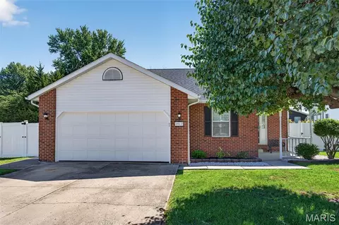 2917 Periwinkle Ct, Highland, IL 62249