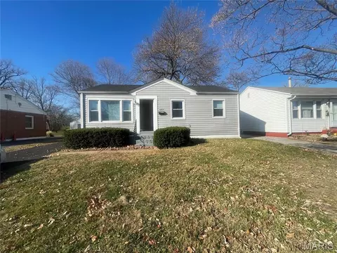 4507 Ashby Rd, Saint Ann, MO 63074