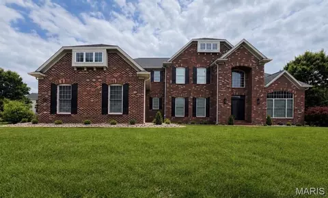 4202 Cassatt Ct, Belleville, IL 62226