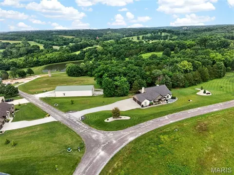 992 Foggy Ct, Washington, MO 63090
