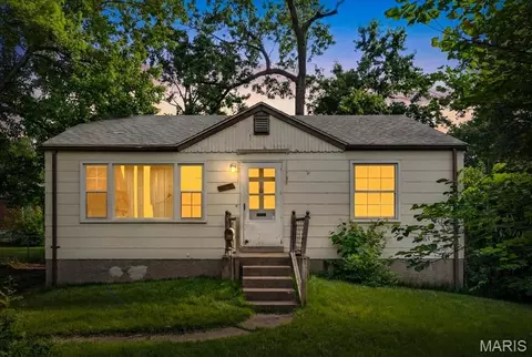 7407 Balfour Dr, Hanley Hills, MO 63133