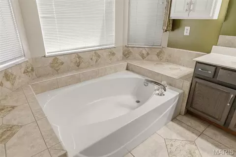 Bath - 1577 Fox Ridge Ct, Arnold, MO 63010 photo 4 of 7