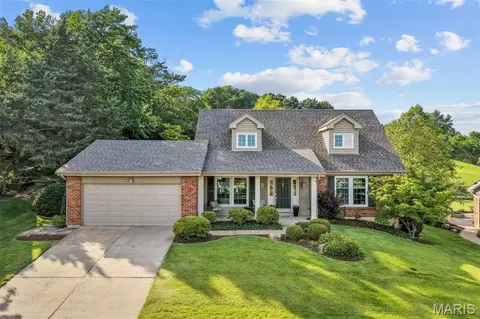 647 Waterford Ridge Dr, Ballwin, MO 63021