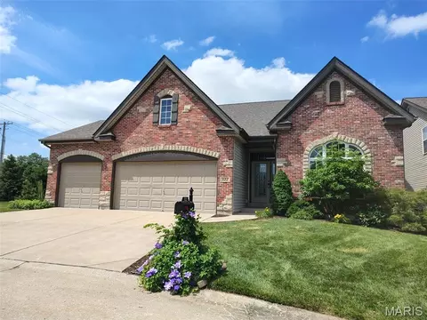 522 Sgt Pepper Dr, Saint Peters, MO 63376