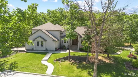 1523 Point Happy Dr, Camdenton, MO 65020