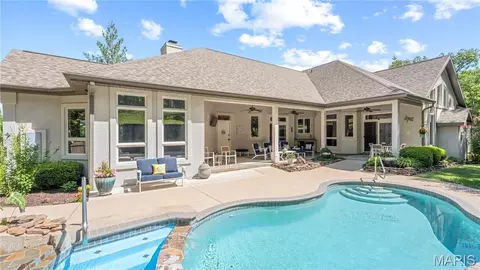 1523 Point Happy Dr, Camdenton, MO 65020