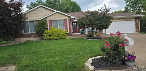 10 Lake Port Ct, Saint Peters, MO 63376