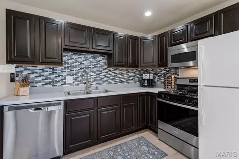Kitchen - 406 Palermo Dr, Ballwin, MO 63021 photo 2 of 2