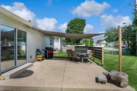 Exterior - 406 Palermo Dr, Ballwin, MO 63021 photo 3 of 6