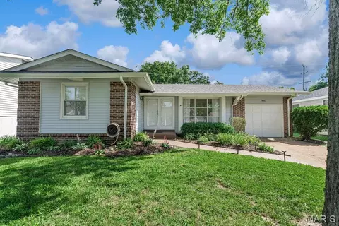 406 Palermo Dr, Ballwin, MO 63021