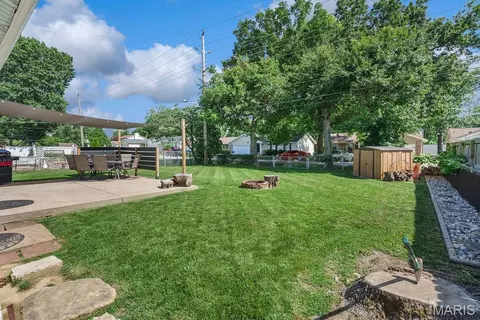 Exterior - 406 Palermo Dr, Ballwin, MO 63021 photo 4 of 6