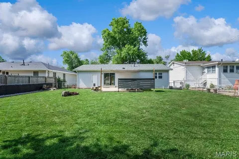 Exterior - 406 Palermo Dr, Ballwin, MO 63021 photo 5 of 6