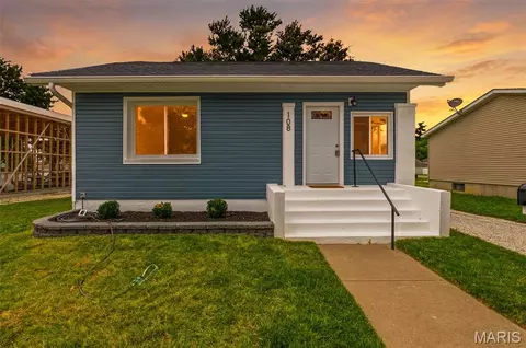 108 S Science St, Bowling Green, MO 63334
