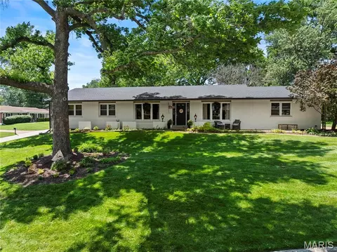 45 Orange Hills Dr, Chesterfield, MO 63017
