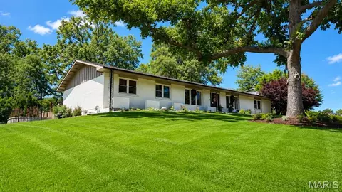 45 Orange Hills Dr, Chesterfield, MO 63017
