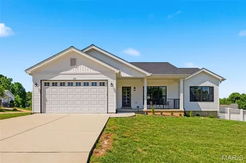 205 May Ave, Winfield, MO 63389