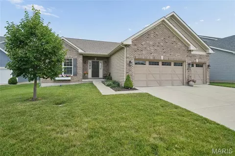 2384 Chemin Ave, Saint Charles, MO 63301