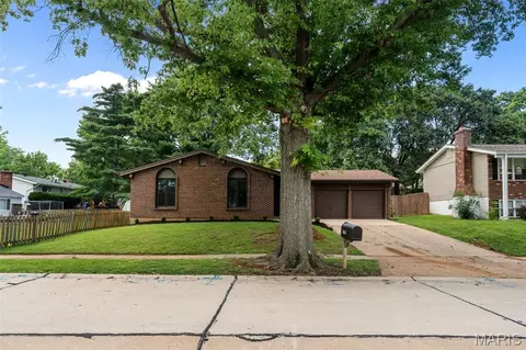 555 Braebridge Rd, Manchester, MO 63021
