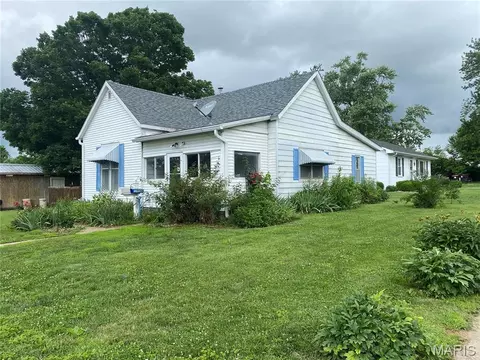 302 W Elm St, Palmyra, MO 63461