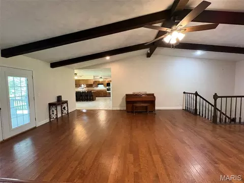 Living - 310 Granite Ln, Jackson, MO 63755 photo 6 of 10