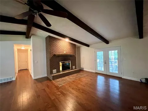 Living - 310 Granite Ln, Jackson, MO 63755 photo 2 of 9